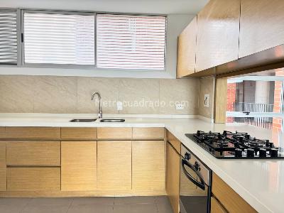 Apartamento en venta en El Poblado, Medellín · foto 7 de 16