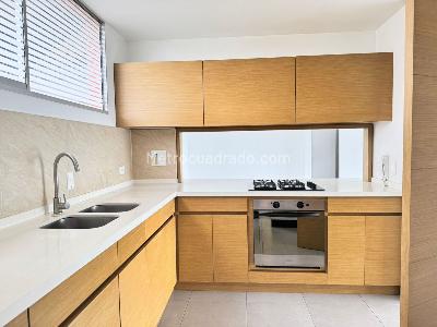 Apartamento en venta en El Poblado, Medellín · foto 8 de 16