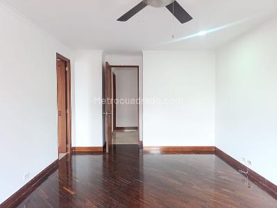 Apartamento de 3 alcobas en venta en El Tesoro, Medellín, 200 m² · foto 10 de 16