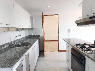 Apartamento de 3 alcobas en venta en El Tesoro, Medellín, 200 m² · foto 6 de 16