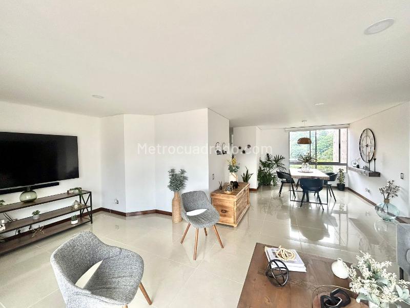 Modern 3BR Apartment for Rent in El Poblado - 4