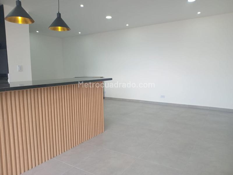 Apartamento Amplio de 3 Alcobas en El Poblado - 2