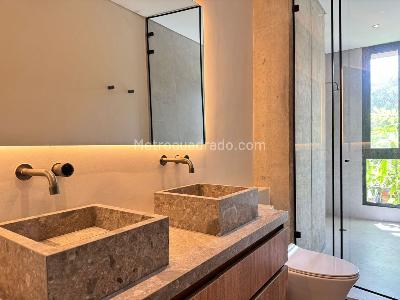 Apartamento de 2 alcobas en venta en El Poblado, Medellín, 170 m² · foto 17 de 18