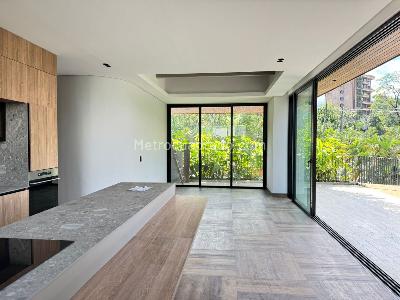 Apartamento de 2 alcobas en venta en El Poblado, Medellín, 170 m² · foto 3 de 18