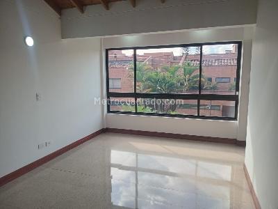 Casa de 4 alcobas en arriendo en El Poblado, Medellín, 305 m² · foto 12 de 14