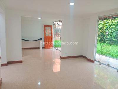 Casa de 4 alcobas en arriendo en El Poblado, Medellín, 305 m² · foto 2 de 14