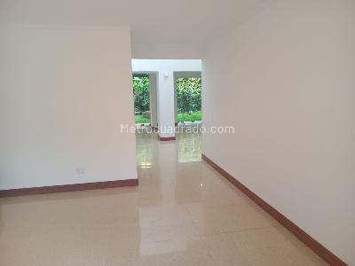 Casa de 4 alcobas en arriendo en El Poblado, Medellín, 305 m² · foto 4 de 14