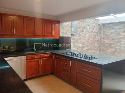 Casa de 4 alcobas en arriendo en El Poblado, Medellín, 305 m² · foto 5 de 14