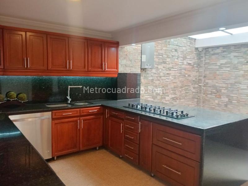 Casa Elegante de 4 Alcobas en El Poblado - 5