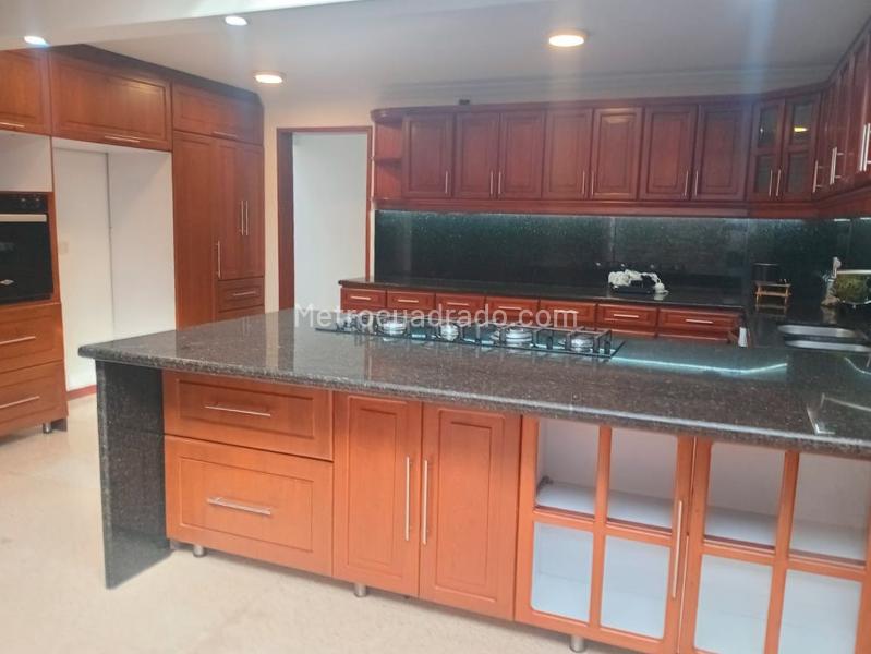 Casa Elegante de 4 Alcobas en El Poblado - 6