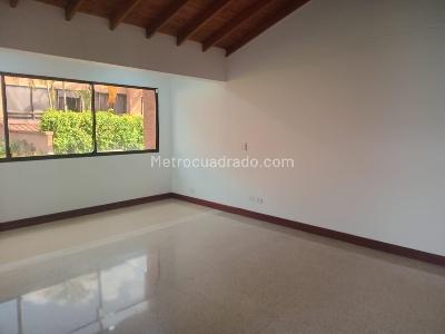 Casa de 4 alcobas en arriendo en El Poblado, Medellín, 305 m² · foto 7 de 14