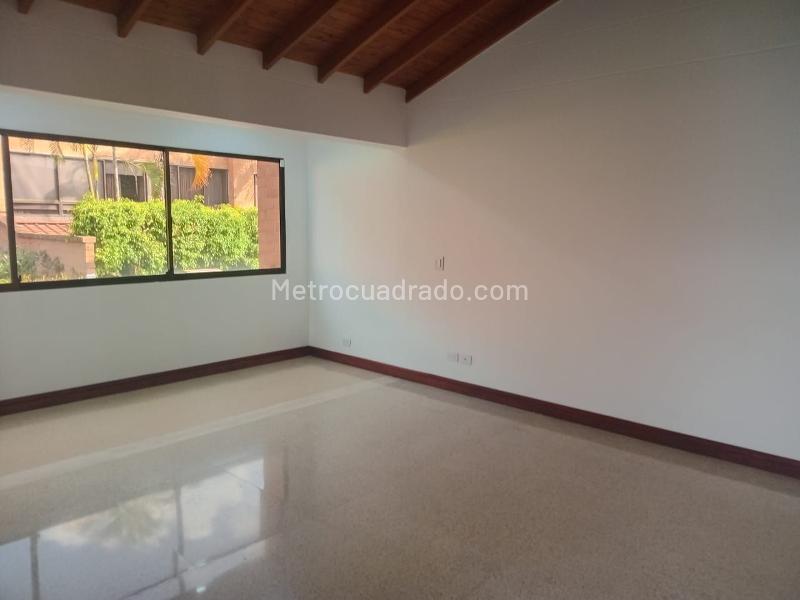 Casa Elegante de 4 Alcobas en El Poblado - 7