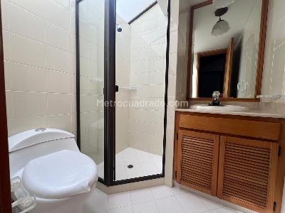 Casa de 3 alcobas en venta en El Poblado, Medellín, 229 m² · foto 13 de 13