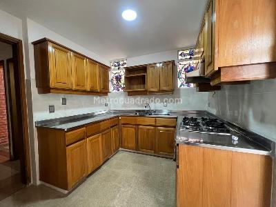 Casa de 3 alcobas en venta en El Poblado, Medellín, 229 m² · foto 7 de 13