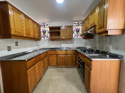 Casa de 3 alcobas en venta en El Poblado, Medellín, 229 m² · foto 8 de 13