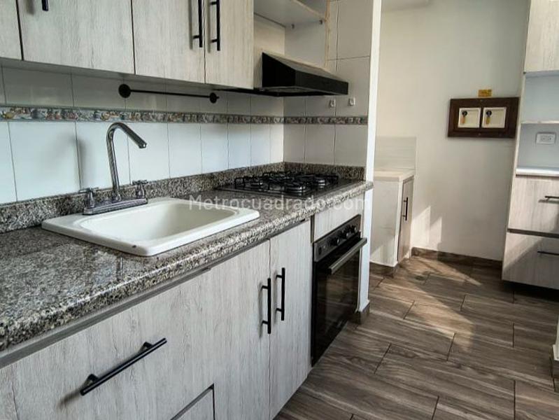 Apartamento Encantador de 2 Alcobas con Estudio en El Poblado - 4