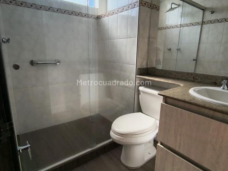 Apartamento Encantador de 2 Alcobas con Estudio en El Poblado - 6