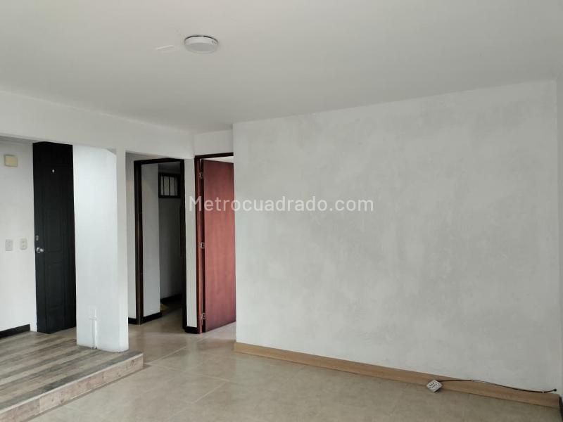 Apartamento de 3 Alcobas con Balcón y Parqueadero Cubierto en El Poblado - 2