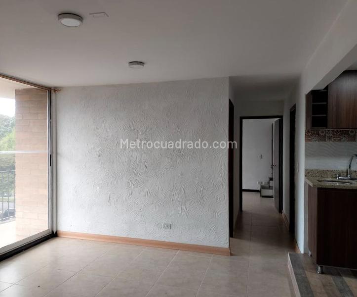 Apartamento de 3 Alcobas con Balcón y Parqueadero Cubierto en El Poblado - 3