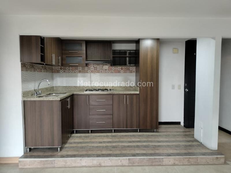 Apartamento de 3 Alcobas con Balcón y Parqueadero Cubierto en El Poblado - 4