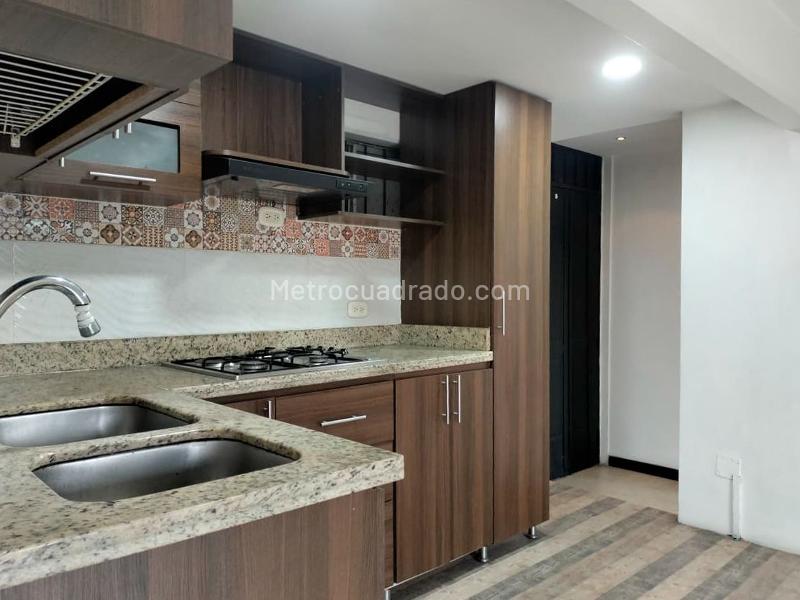 Apartamento de 3 Alcobas con Balcón y Parqueadero Cubierto en El Poblado - 5