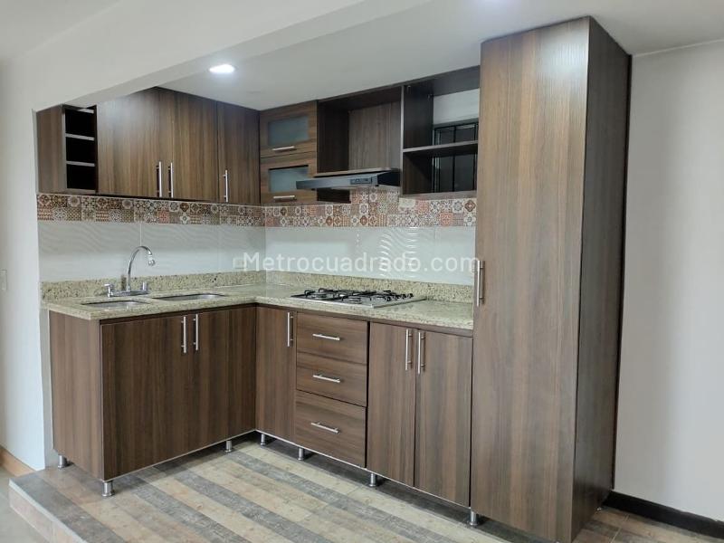 Apartamento de 3 Alcobas con Balcón y Parqueadero Cubierto en El Poblado - 6