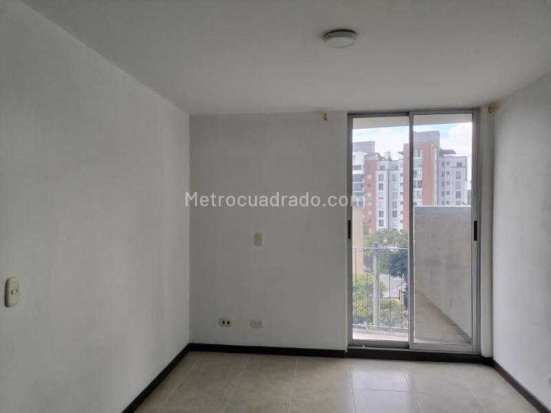 Apartamento de 3 Alcobas con Balcón y Parqueadero Cubierto en El Poblado - 7
