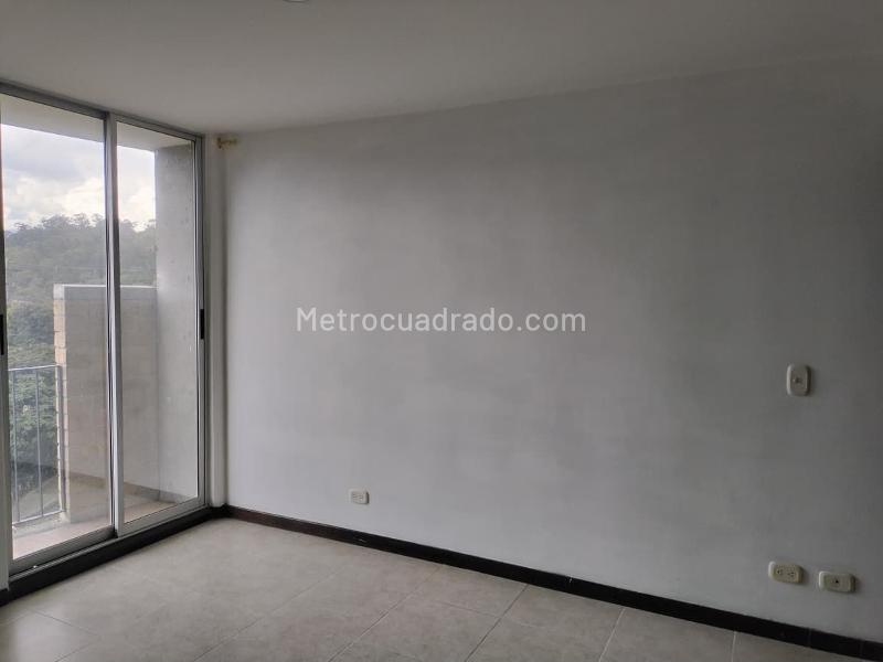 Apartamento de 3 Alcobas con Balcón y Parqueadero Cubierto en El Poblado - 8
