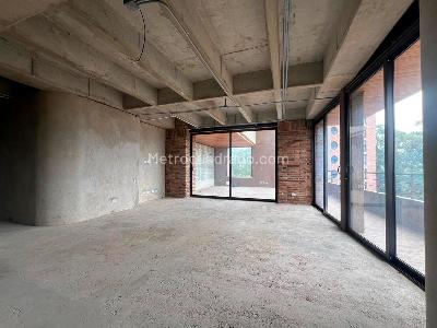Apartamento de 3 alcobas en venta en El Diamante No. 2, Medellín, 243 m² · foto 4 de 11