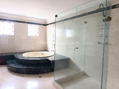 Casa de 4 alcobas en venta en El Poblado, Medellín, 400 m² · foto 16 de 20
