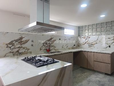 Casa de 4 alcobas en venta en El Poblado, Medellín, 324 m² · foto 6 de 20