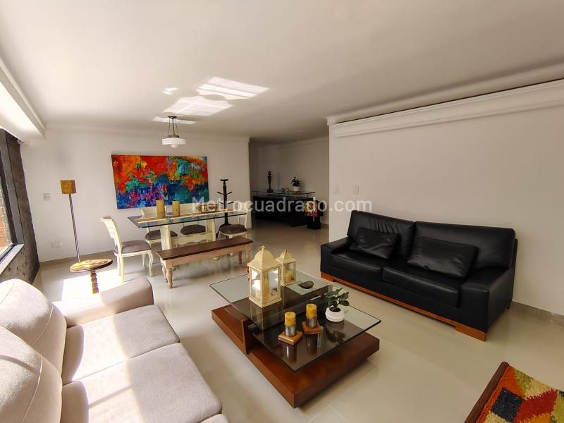 3BR Apartment Near Amenities in El Poblado - 2