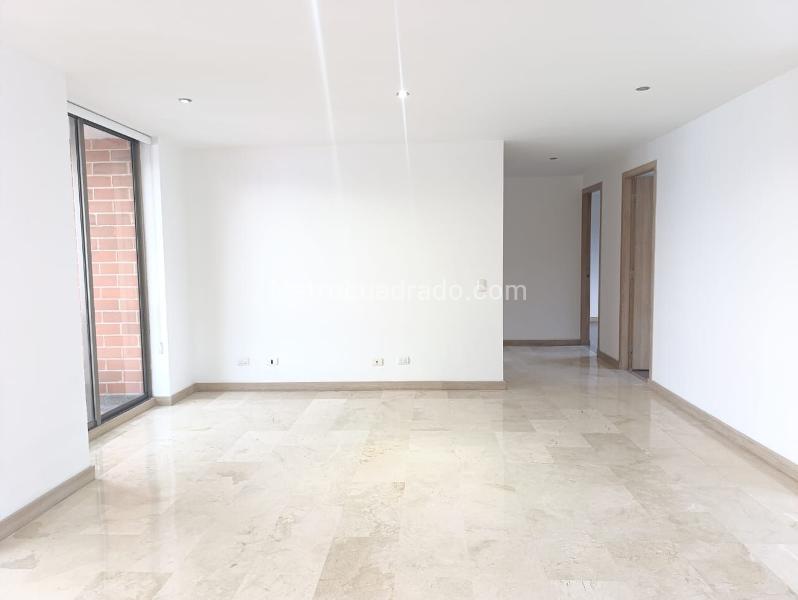 Apartamento Elegante de 3 Alcobas con Pisos en Mármol - 2