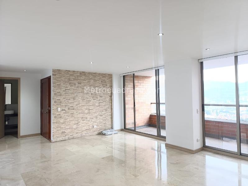 Apartamento Elegante de 3 Alcobas con Pisos en Mármol - 5