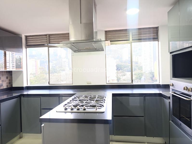 Apartamento Elegante de 3 Alcobas con Pisos en Mármol - 7