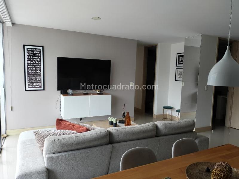 Charming 2BR Apartment with Balcony in El Poblado - 2