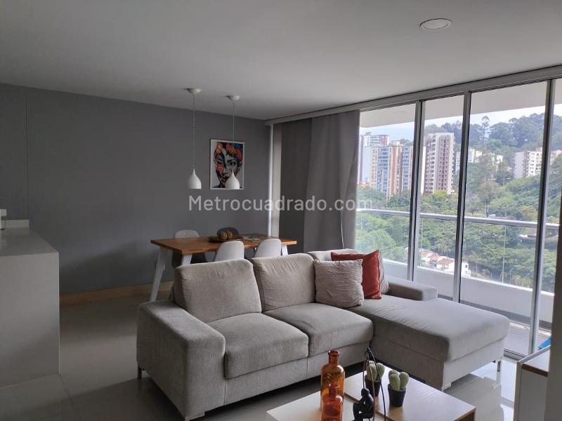 Charming 2BR Apartment with Balcony in El Poblado - 3