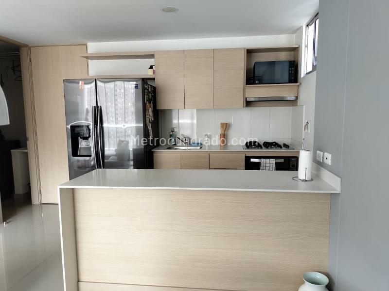 Charming 2BR Apartment with Balcony in El Poblado - 4