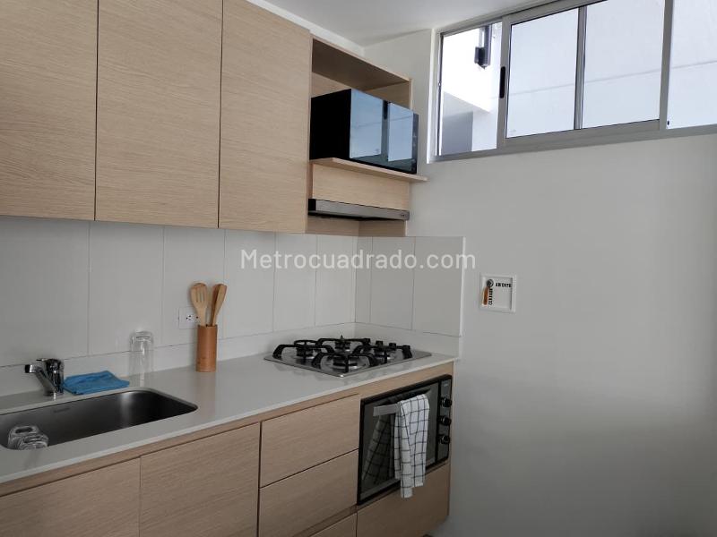Charming 2BR Apartment with Balcony in El Poblado - 5