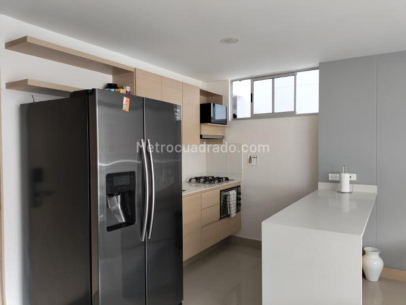 Charming 2BR Apartment with Balcony in El Poblado - 6