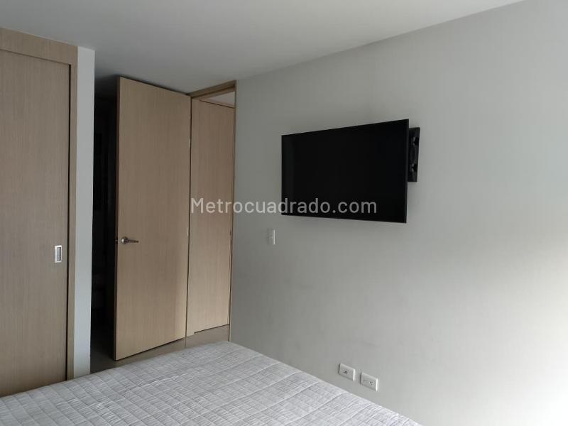 Charming 2BR Apartment with Balcony in El Poblado - 9
