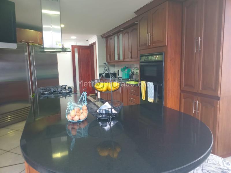 Apartamento Amoblado de 4 Alcobas con Piscina Privada en El Poblado - 7