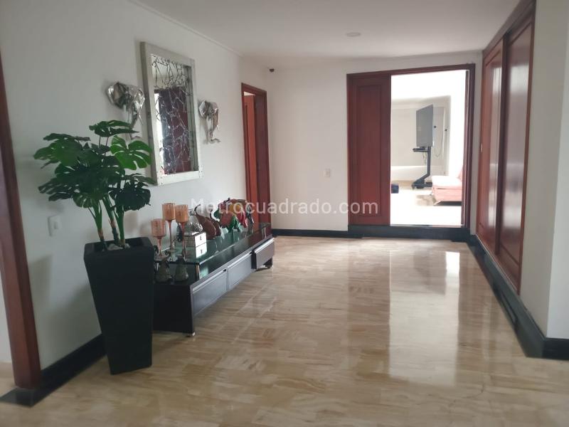 Apartamento Amoblado de 4 Alcobas con Piscina Privada en El Poblado - 8