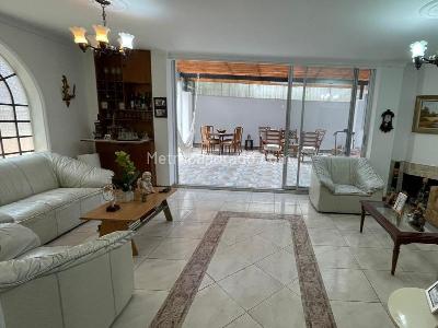 Casa de 3 alcobas en venta en El Poblado, Medellín, 164 m² · foto 2 de 10