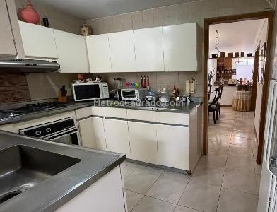 Casa de 3 alcobas en venta en El Poblado, Medellín, 164 m² · foto 4 de 10