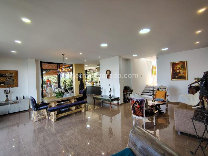 Casa Amoblada de 3 Alcobas en Conjunto Cerrado en El Poblado - 2