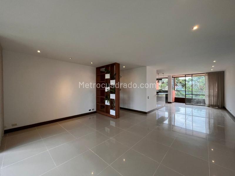 Modern 3BR Apartment in El Poblado - 2