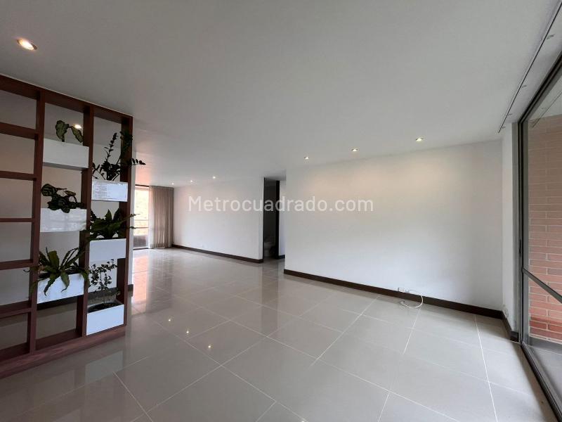 Modern 3BR Apartment in El Poblado - 4