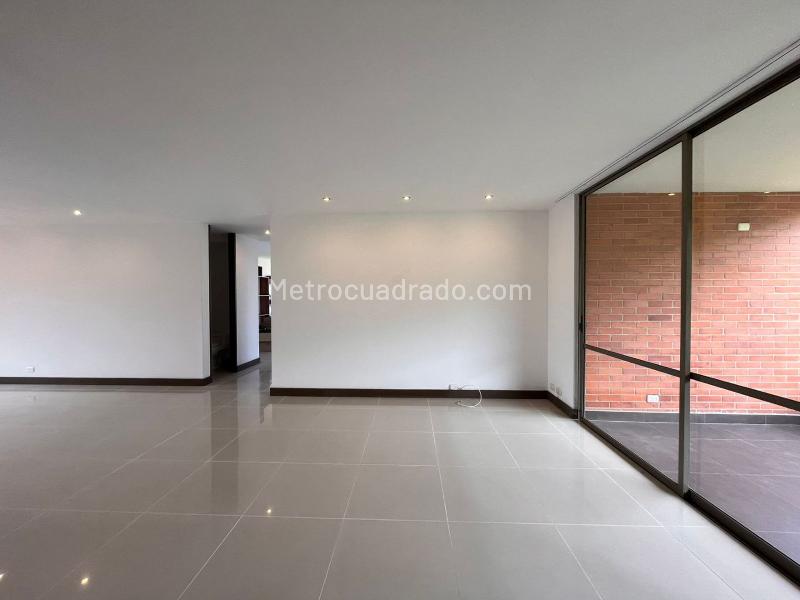 Modern 3BR Apartment in El Poblado - 5