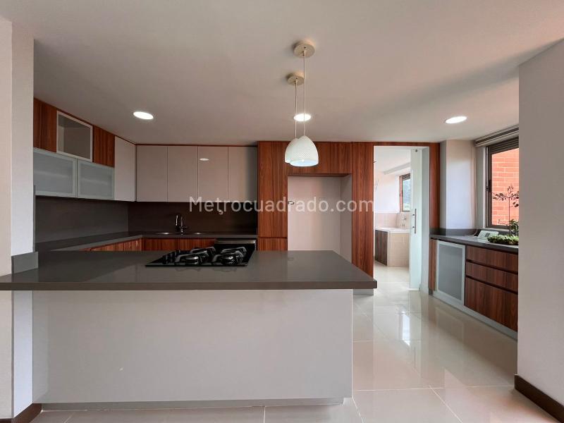 Modern 3BR Apartment in El Poblado - 9